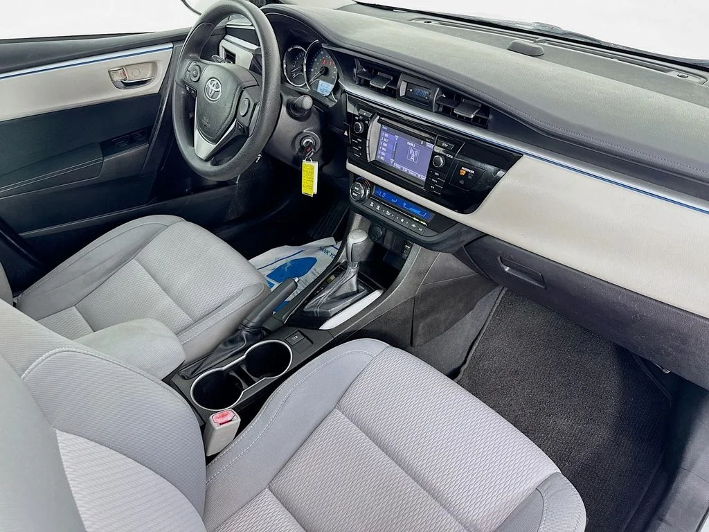 Used 2015 Super White Toyota LE image 33
