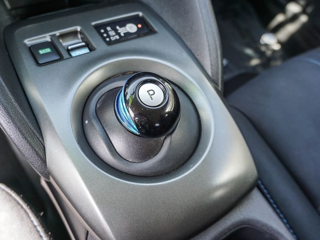 Used 2018 Silver Nissan S image 22