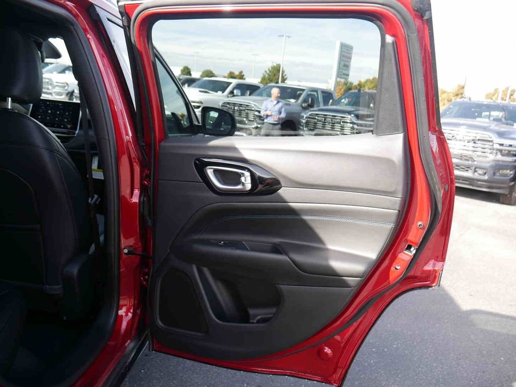 New 2026 Red Hot Pearlcoat Jeep Latitude image 20