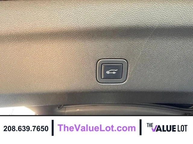 Used 2021  Chevrolet High Country image 23