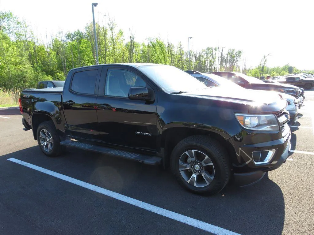 Used 2020 Black Chevrolet Z71 image 10