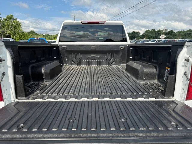 Used 2024 White Chevrolet Custom image 17