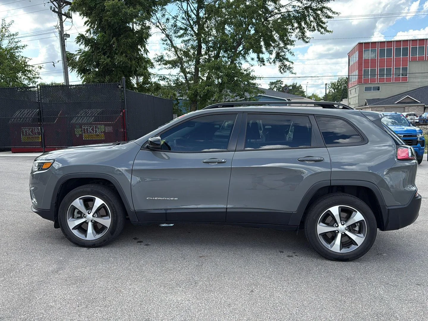Used 2022 Sting-Gray Clearcoat Jeep Limited image 6