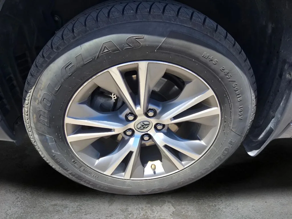 Used 2014 Shoreline Blue Pearl Toyota XLE image 28