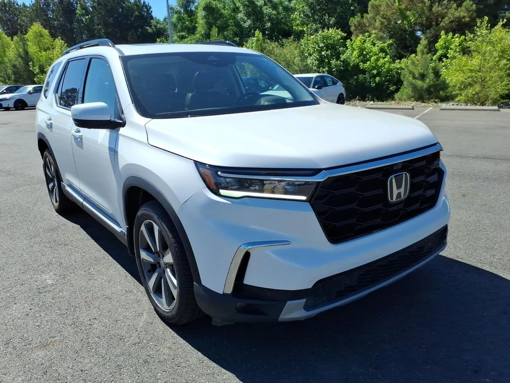 2025 Honda Pilot Elite AWD's photo