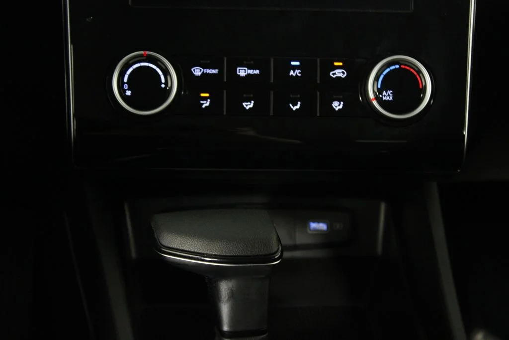 Used 2024 Black Hyundai SE image 22