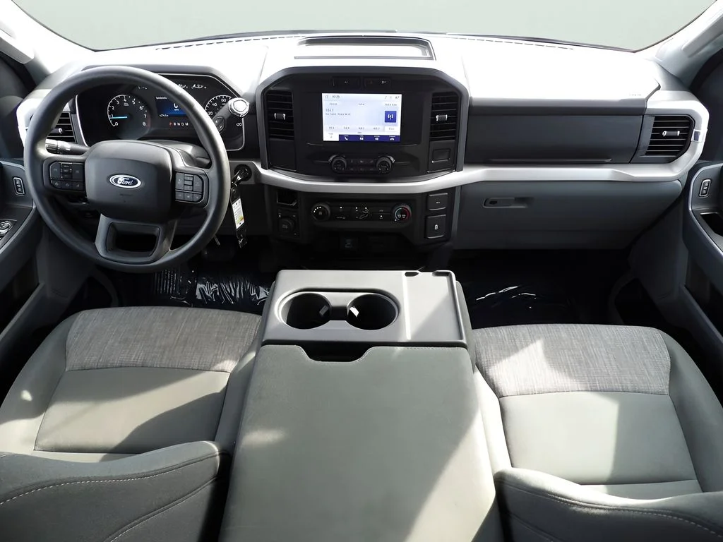 Used 2023 Oxford White Ford XLT image 17