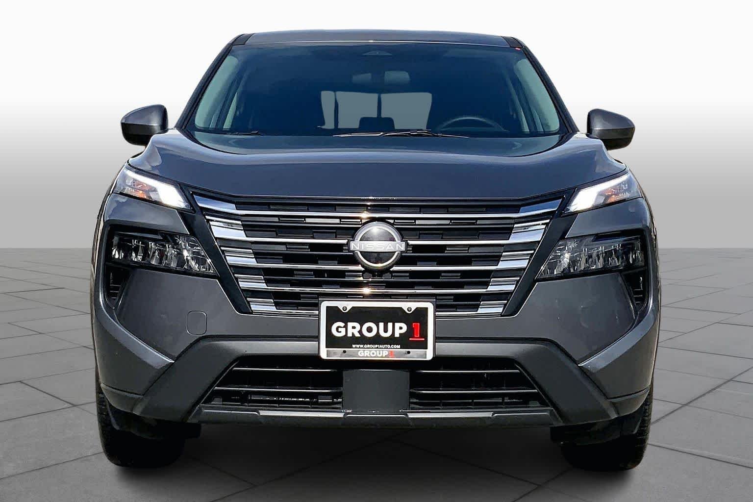 Used 2025 Gun Metallic Nissan SV image 4