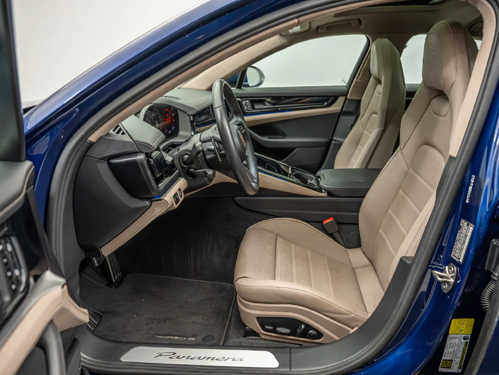 Used 2025 Gentian Blue Metallic Porsche  image 5