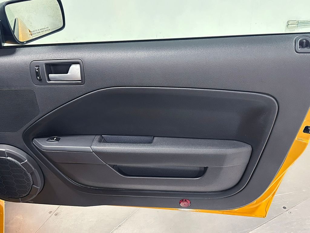 Used 2007 Orange Ford  image 44