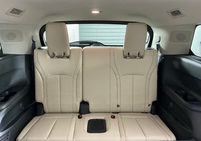 Used 2023 White INFINITI LUXE image 24