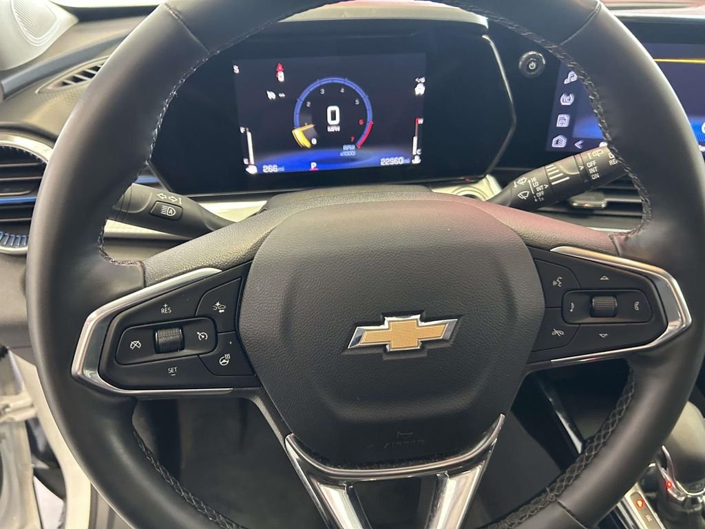 Used 2025 White Chevrolet LT image 19