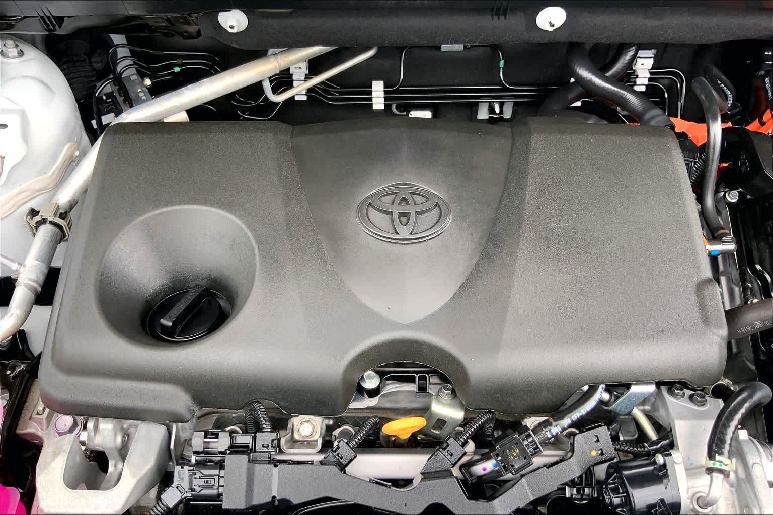 Used 2025 Ice Cap Toyota Hybrid XLE image 32