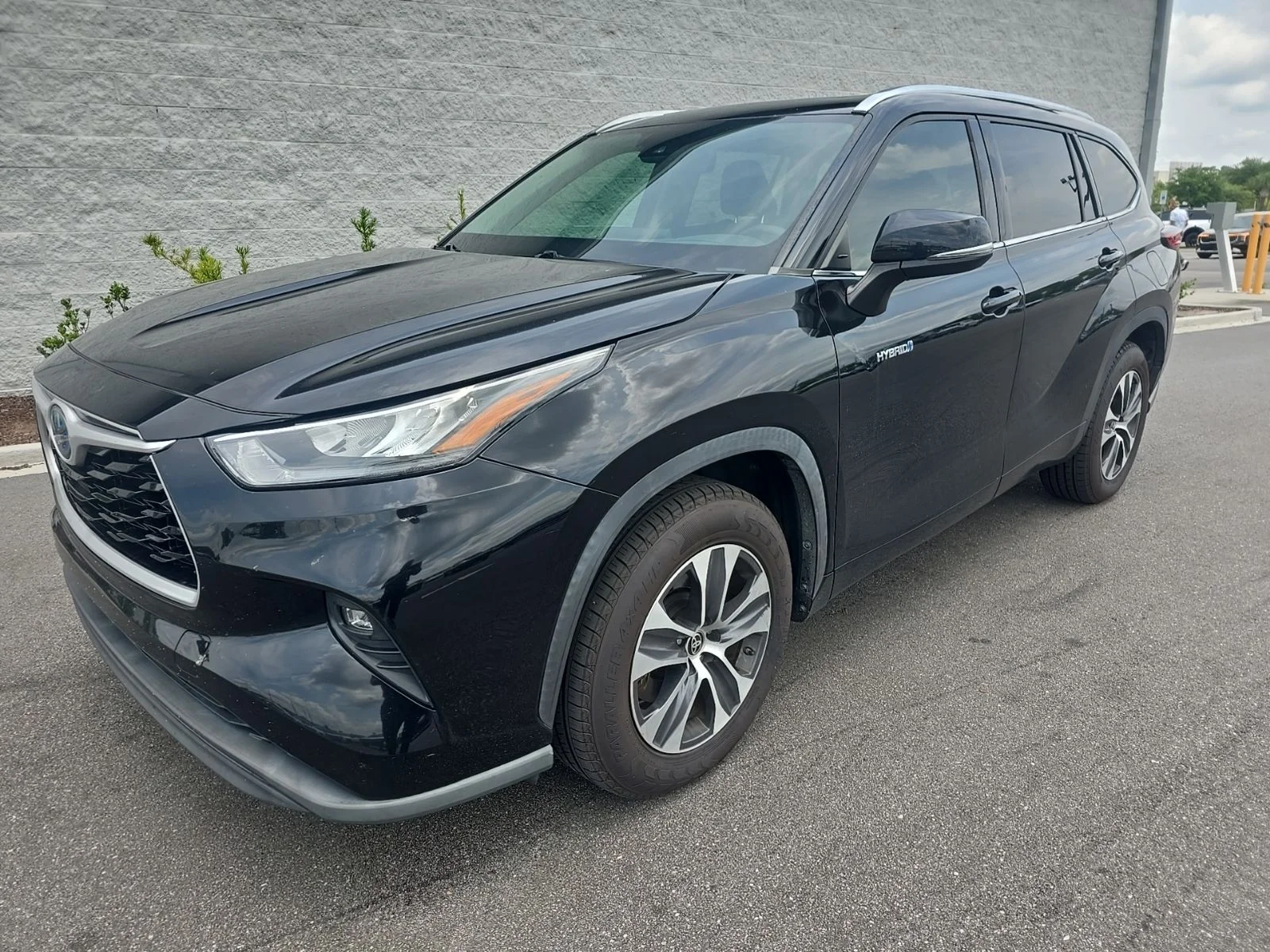 Used 2020 Midnight Black Metallic Toyota XLE image 2