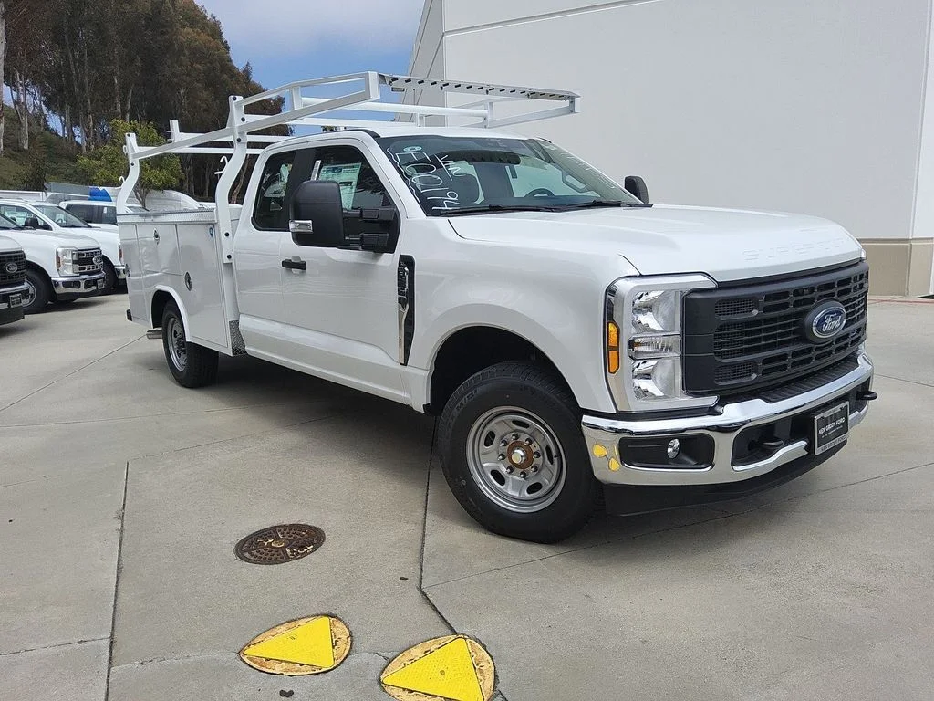 New 2026 Oxford White Ford XL image 4