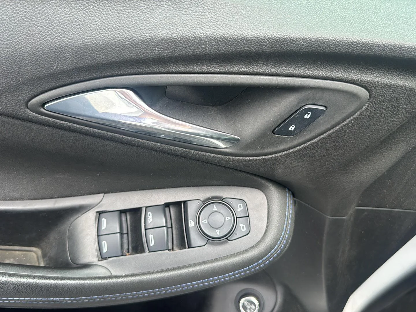 Used 2025 Summit White Buick Sport Touring image 12
