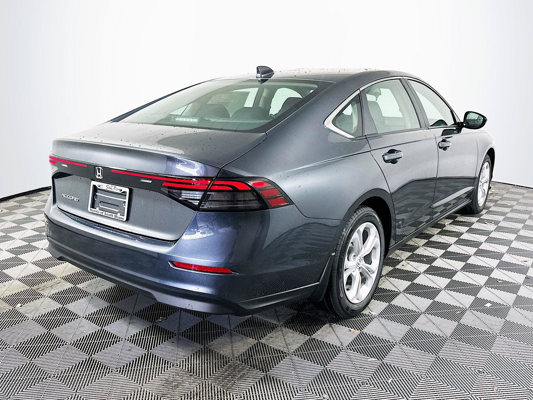 Used 2025 Meteorite Gray Metallic Honda LX image 6