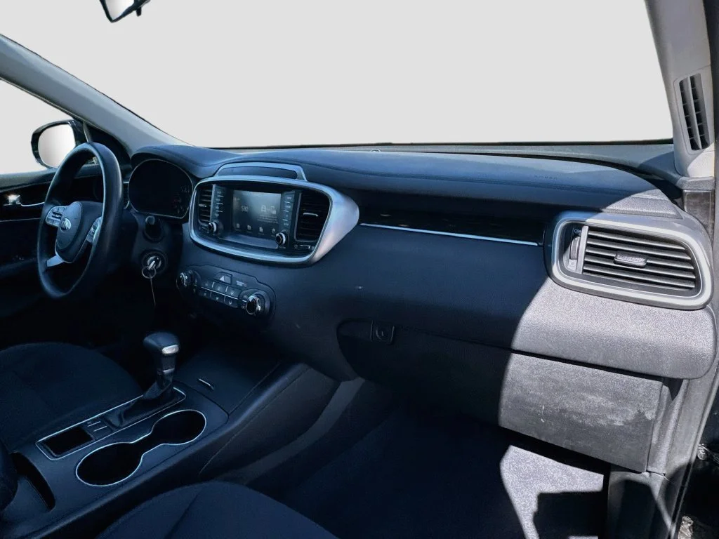Used 2019 Black Kia L image 33