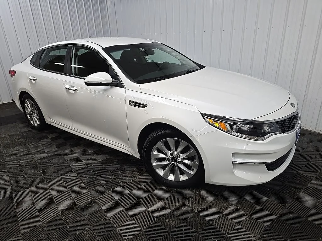 Used 2018 White Kia LX image 7