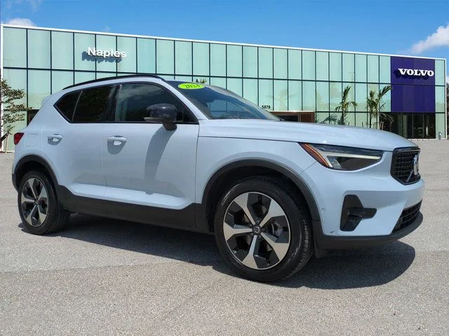2024 Volvo XC40 B5 Plus Dark Theme