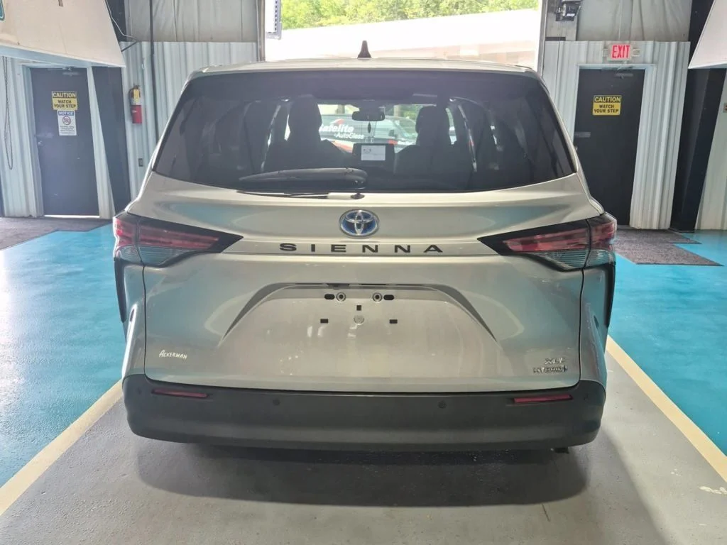 Certified Used 2022 Silver Toyota XLE image 15