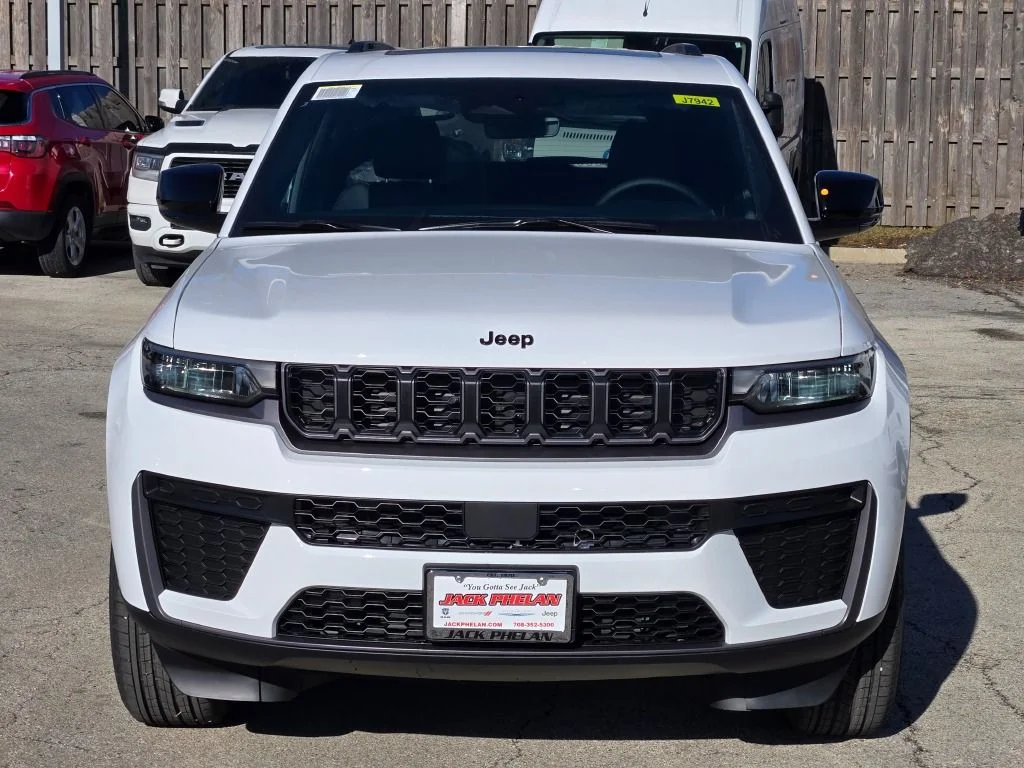 New 2026 Bright White Clear-Coat Exterior Paint Jeep Altitude image 2