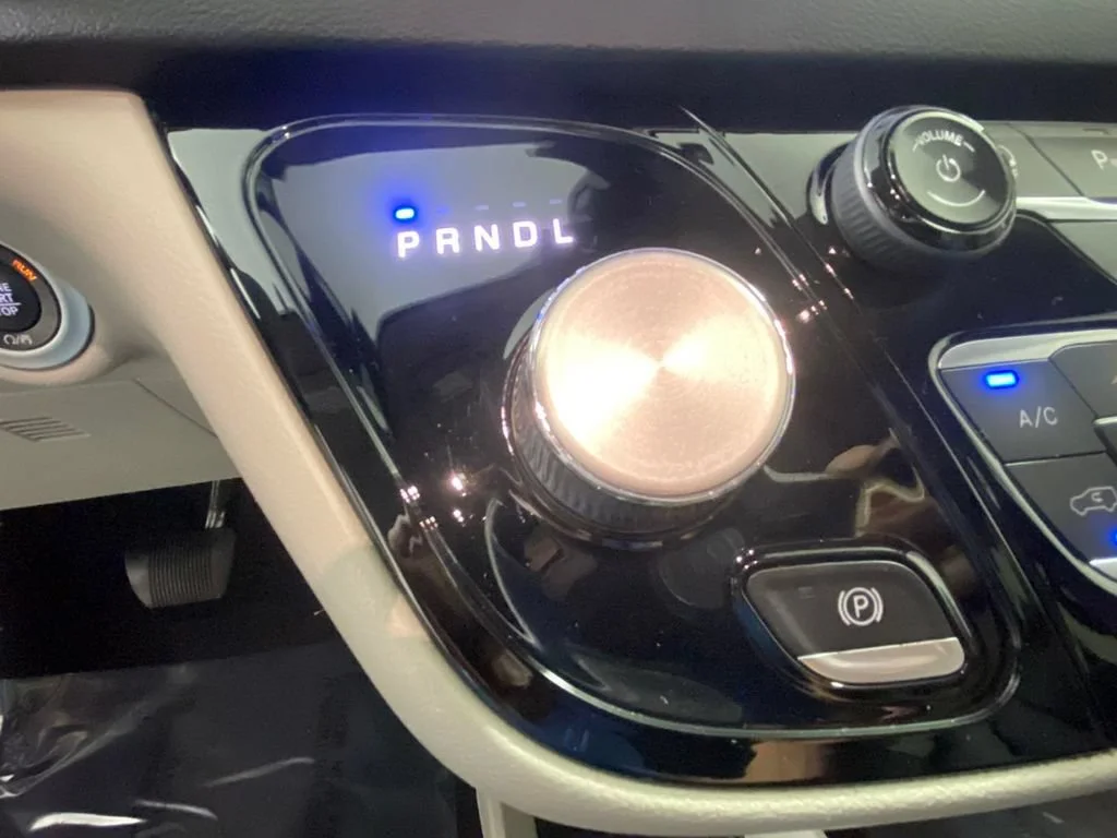 Used 2022 White Chrysler Touring L image 24