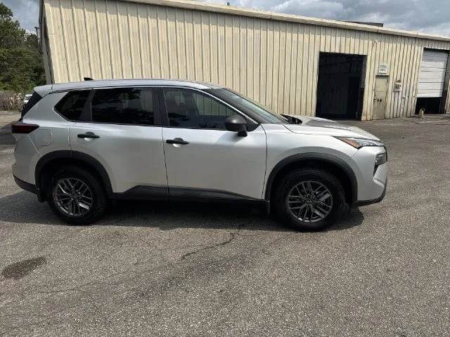 Used 2025 Silver Nissan S image 4