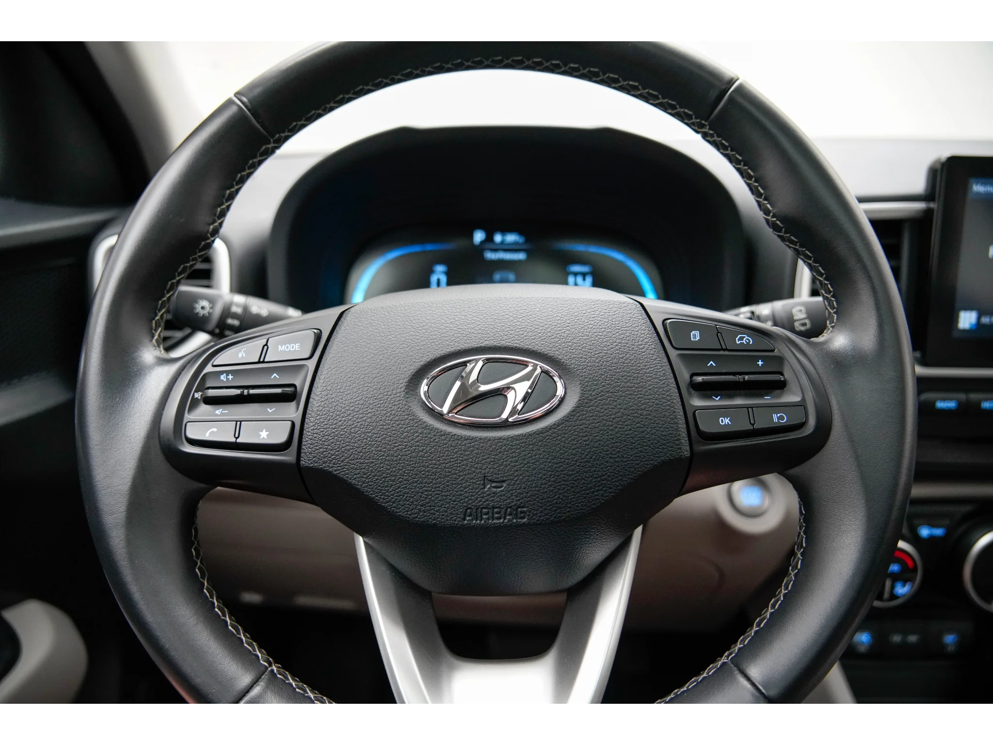 Used 2025 Ultimate Red Hyundai SEL image 25