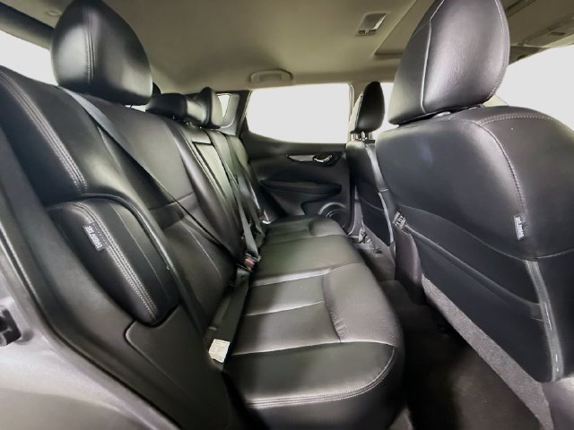 Used 2022 Gun Metallic Nissan SL image 23
