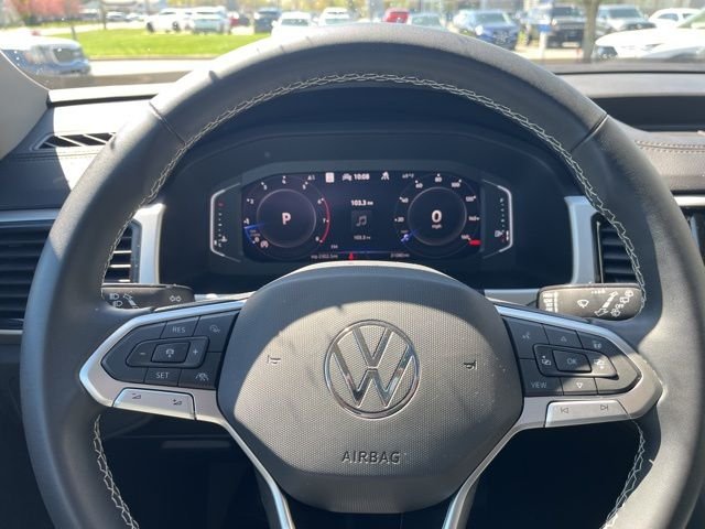 Used 2023  Volkswagen SEL image 44