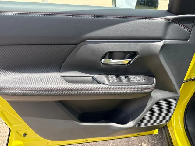 New 2026 Yuzu Yellow Metallic / Super Black Two-tone Nissan SR image 10