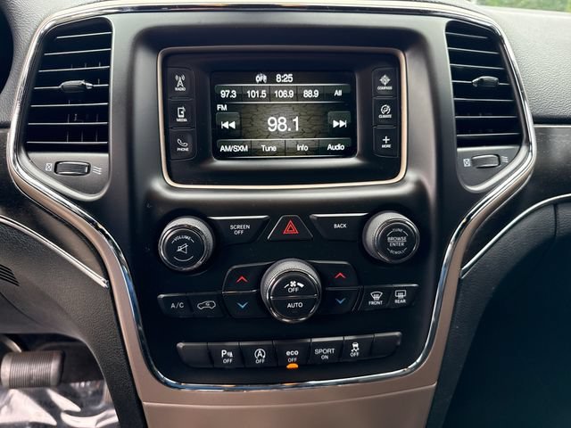 Used 2017 Diamond Black Crystal Pearlcoat Jeep Limited image 22