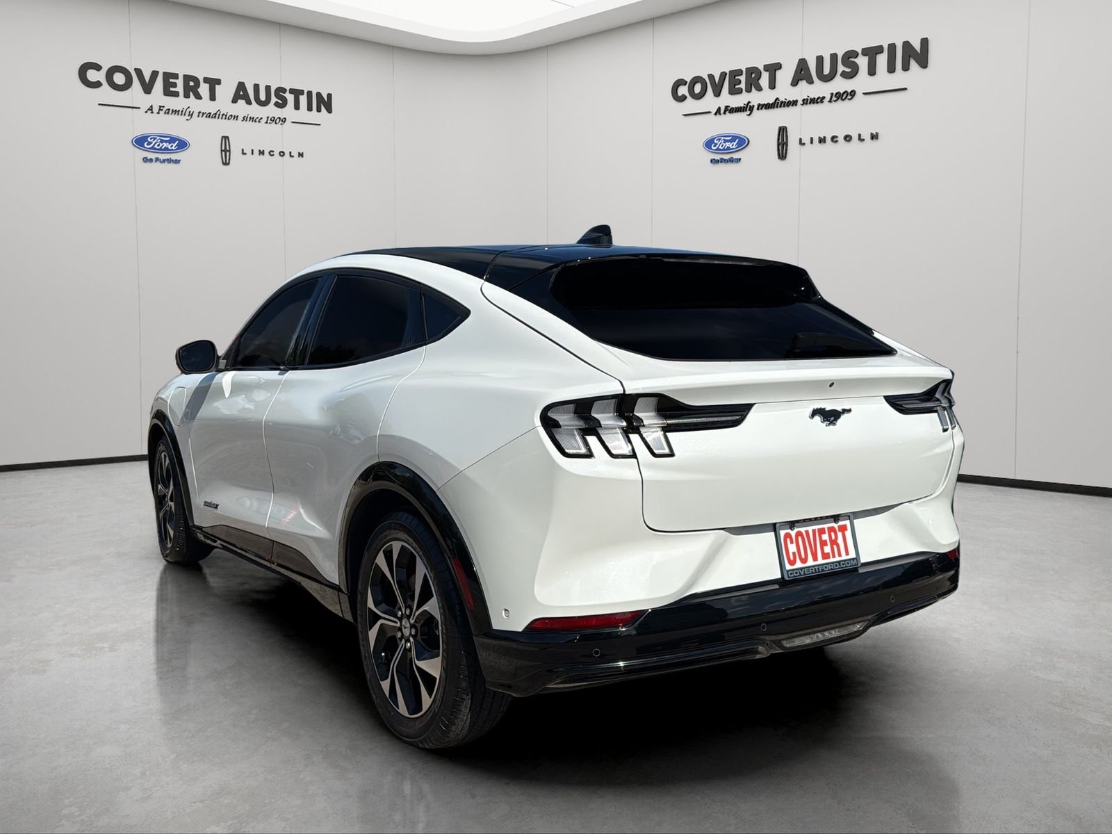 Used 2023 White Ford Premium image 3