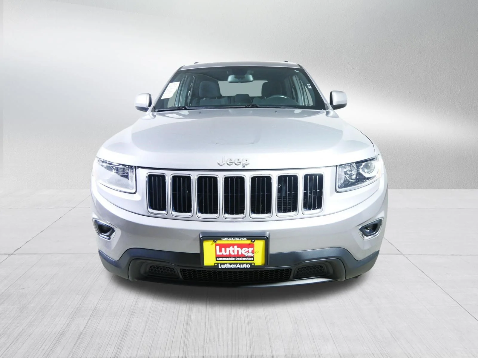 Used 2015 Billet Silver Metallic Clearcoat Jeep Laredo image 2