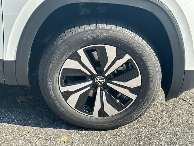 New 2026 White Volkswagen SE image 11
