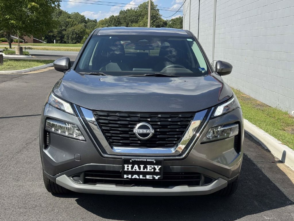 Used 2023 Gray Nissan SV image 25