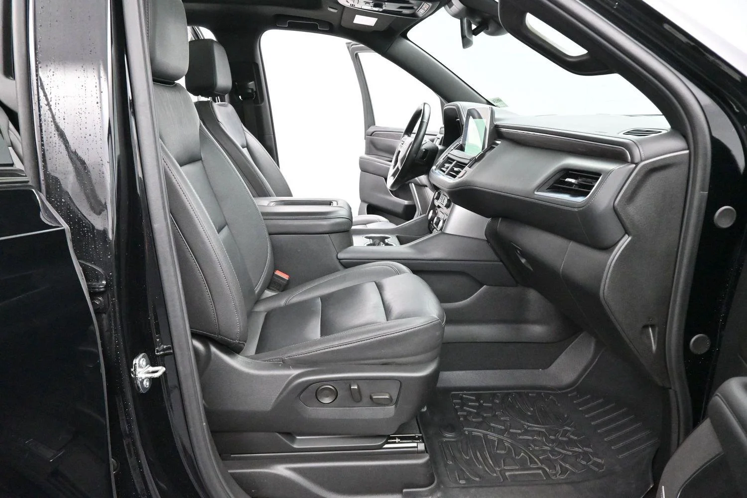 Used 2024 Black Chevrolet Z71 image 35