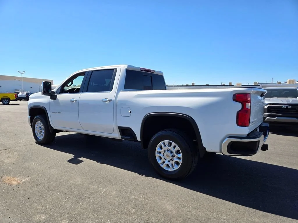 Used 2022 Summit White Chevrolet LTZ image 4