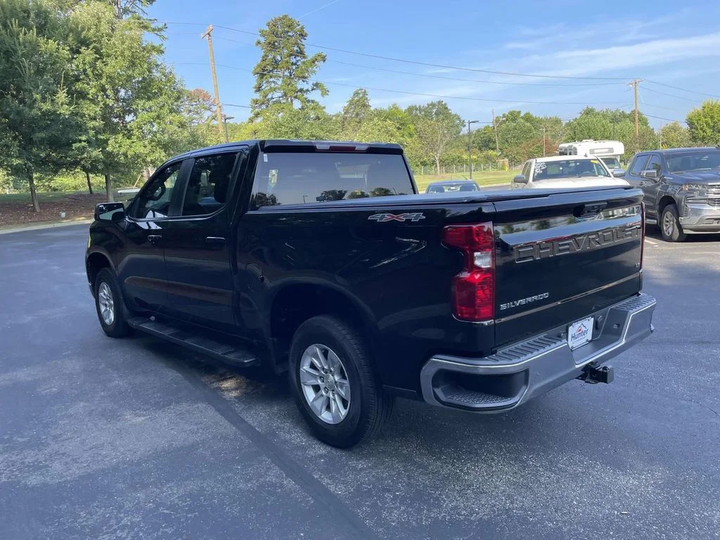 Used 2023 BLACK Chevrolet LT image 4