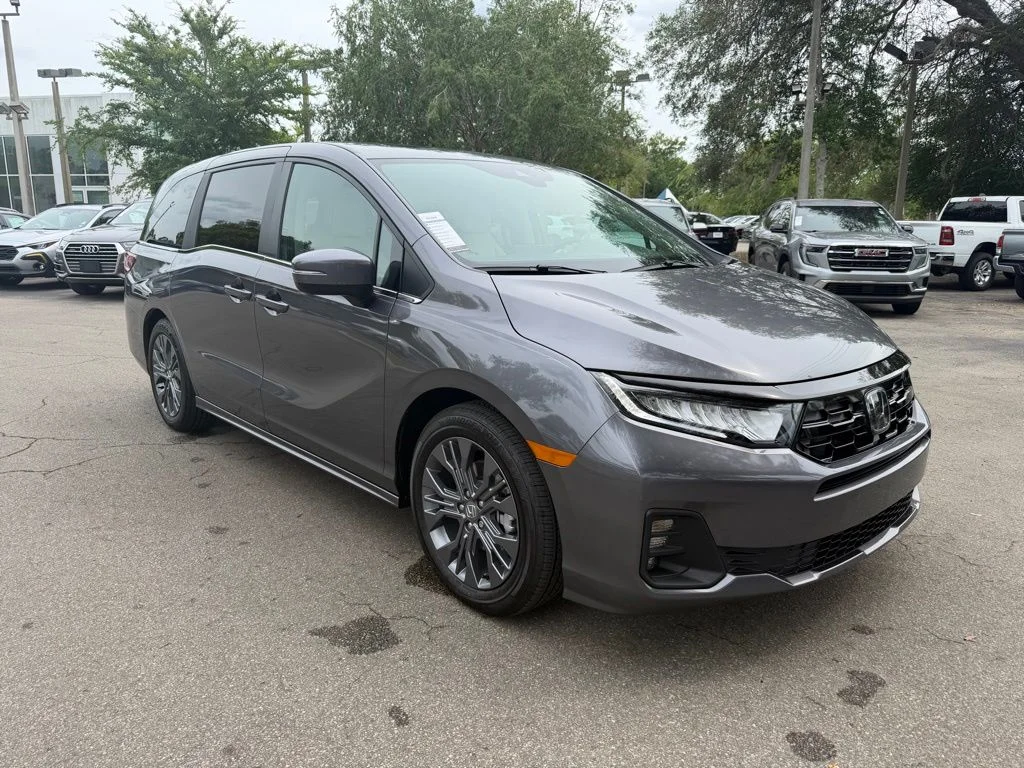 2026 Honda Odyssey Touring's photo