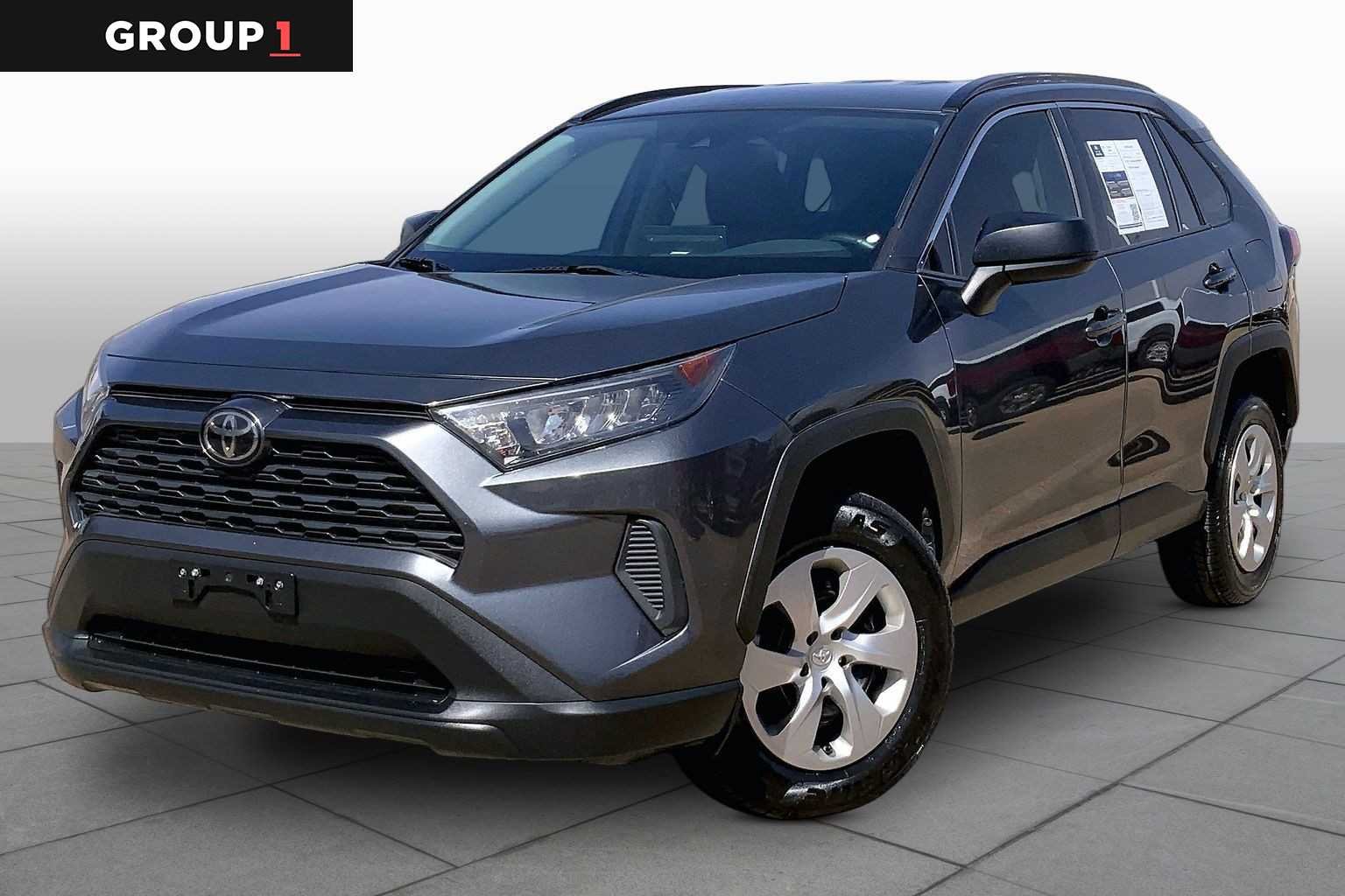 2020 Toyota RAV4 LE FWD's photo