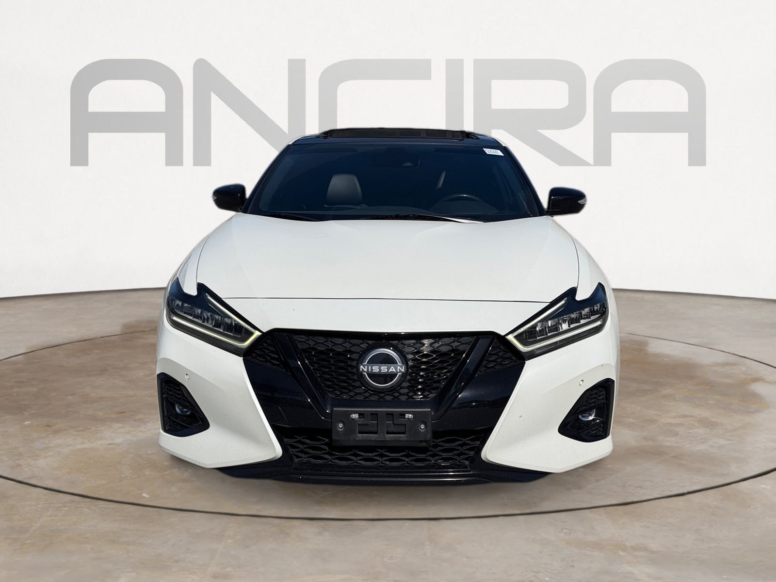 Used 2023 Pearl White Tricoat Nissan SR image 2