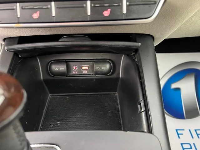 Used 2018 Red Kia LX image 23