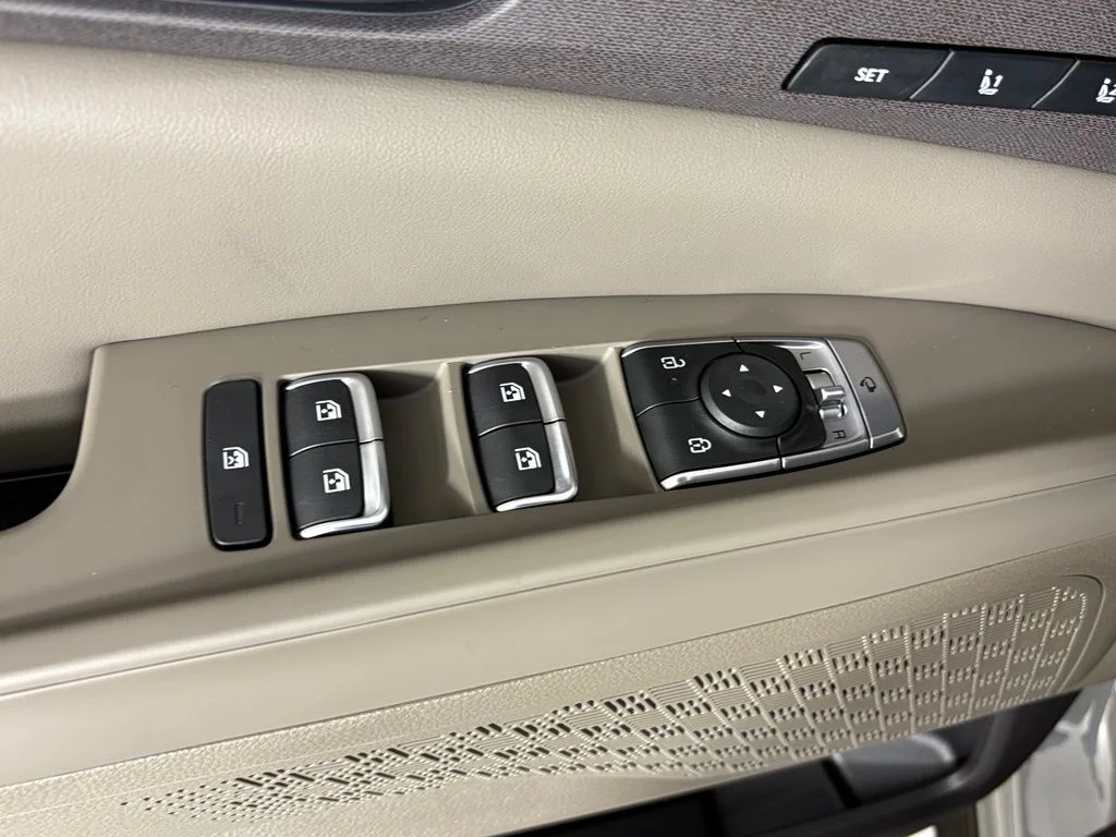 New 2026 Ceramic Silver Kia EX image 15