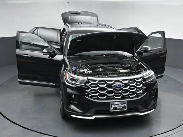 Used 2025 Black Metallic Ford Platinum image 56