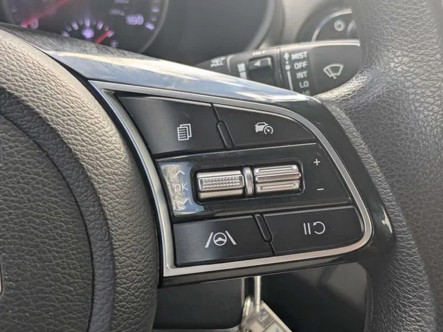 2023 Kia Forte LXS - Photo 22