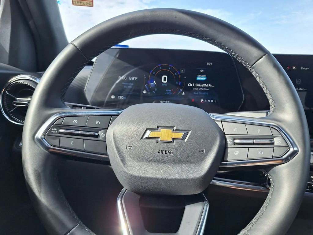 Used 2025 Summit White Chevrolet LT image 16