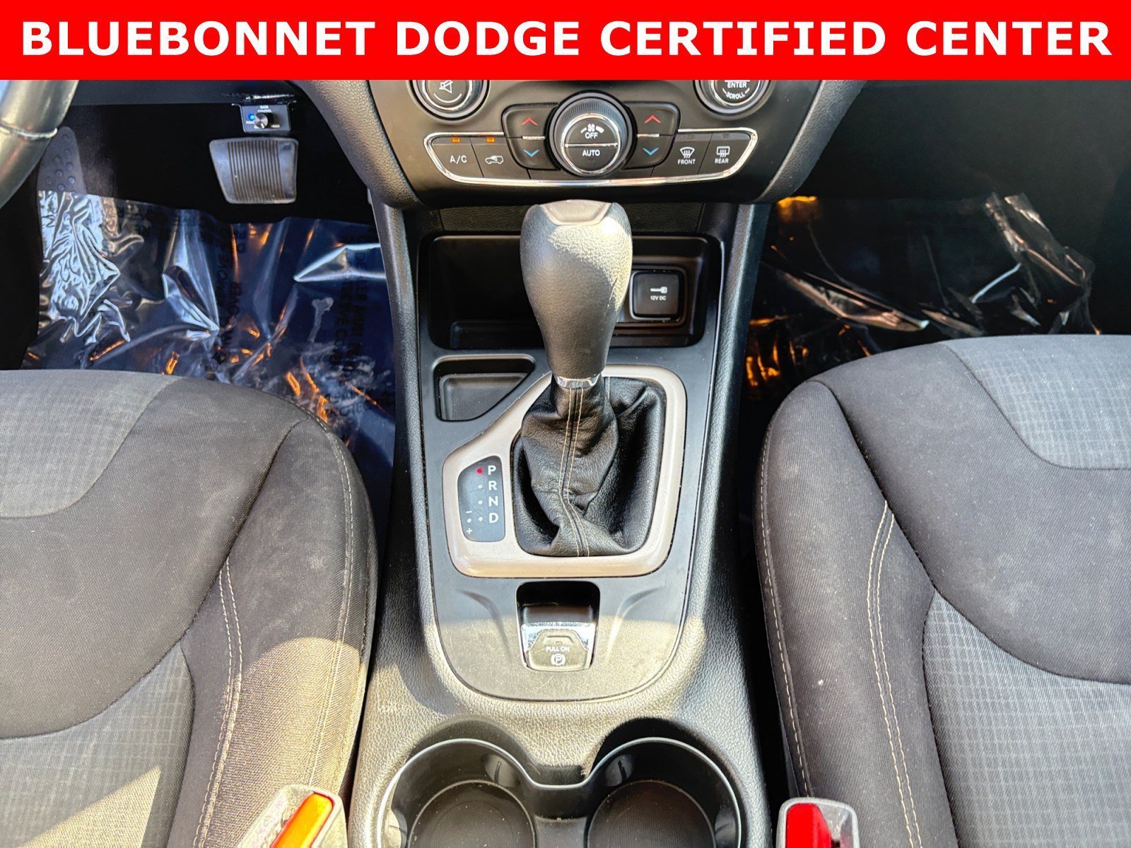 Used 2017 Bright White Clearcoat Jeep Latitude image 18