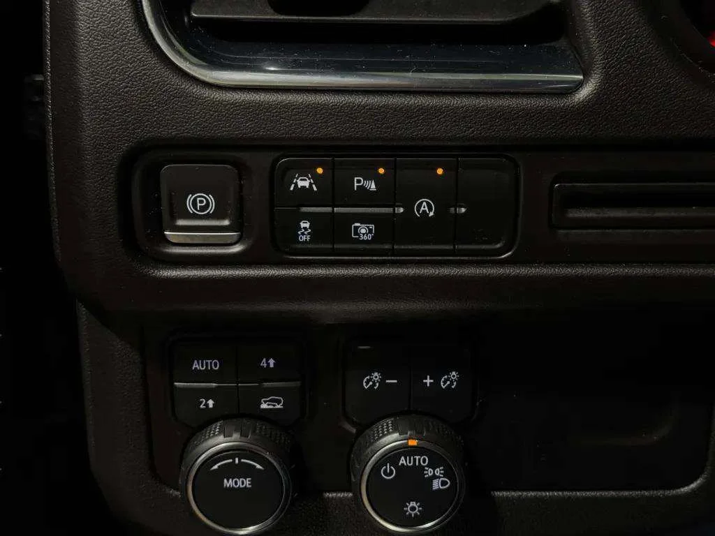 2024 Chevrolet Suburban RST - Photo 19